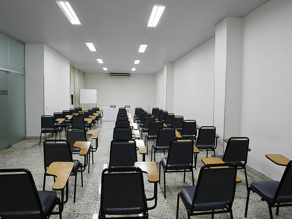 舍维尔尼公寓酒店 贝洛哈里桑塔 外观 照片